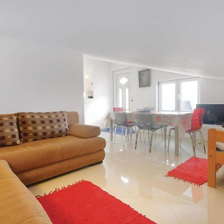 Cozy Apartment In Medulin With Kitchen المظهر الخارجي الصورة
